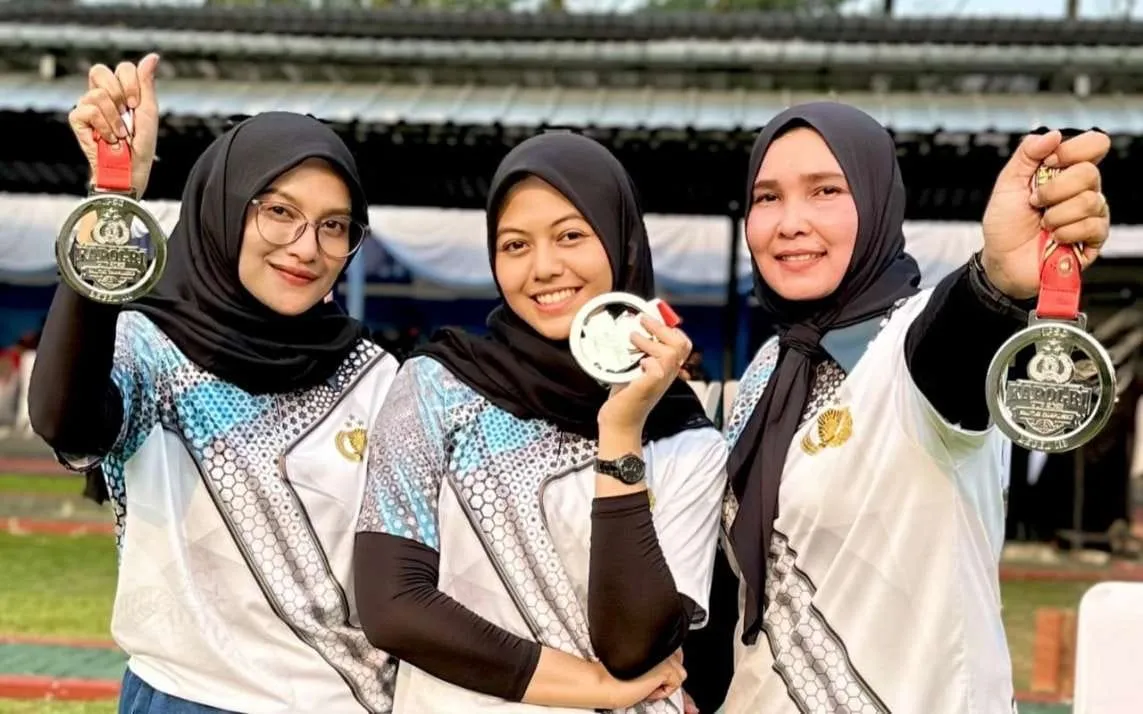 Polwan Polda Aceh Raih Juara II Presisi Beregu dalam Kejuaraan Menembak Kapolri Cup 2025