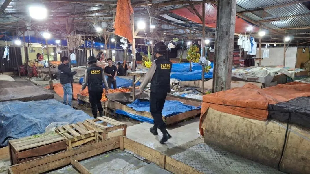 Sat Samapta Hadir Wujudkan Rasa Aman bagi Warga Melalui Patroli Malam di Pusat Keramaian
