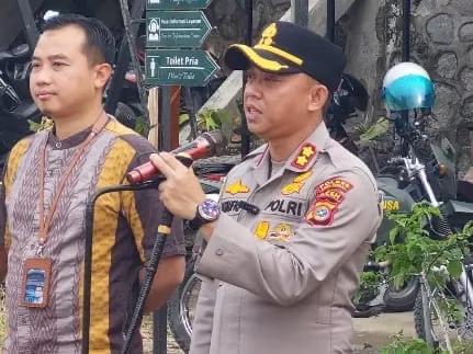 Kapolres Aceh Tengah Turun Kutip Sampah di Aliran Sungai Peusangan Bersama Komunitas dan Pemuda Gayo