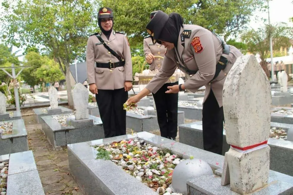 Peringati Hari Jadi Polwan RI Ke 77, Polwan Polda Aceh Gelar Upacara Ziarah Di TMP