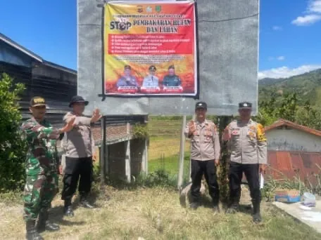Cegah Karhutla, Polsek Celala Gencarkan Sosialisasi dan Pemasangan Spanduk Himbauan Forkopimcam