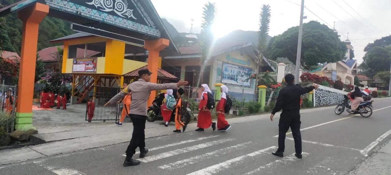 Strong Point Pagi Polsek Silih Nara, Fokus pada Keselamatan Pelajar dan Kelancaran Lalu Lintas
