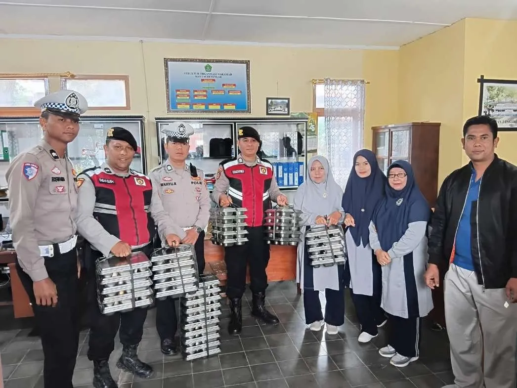 Satlantas Polres Aceh Tengah Kawal Pendistribusian Makan Gratis Presiden RI, Pastikan Aman dan Tepat Waktu