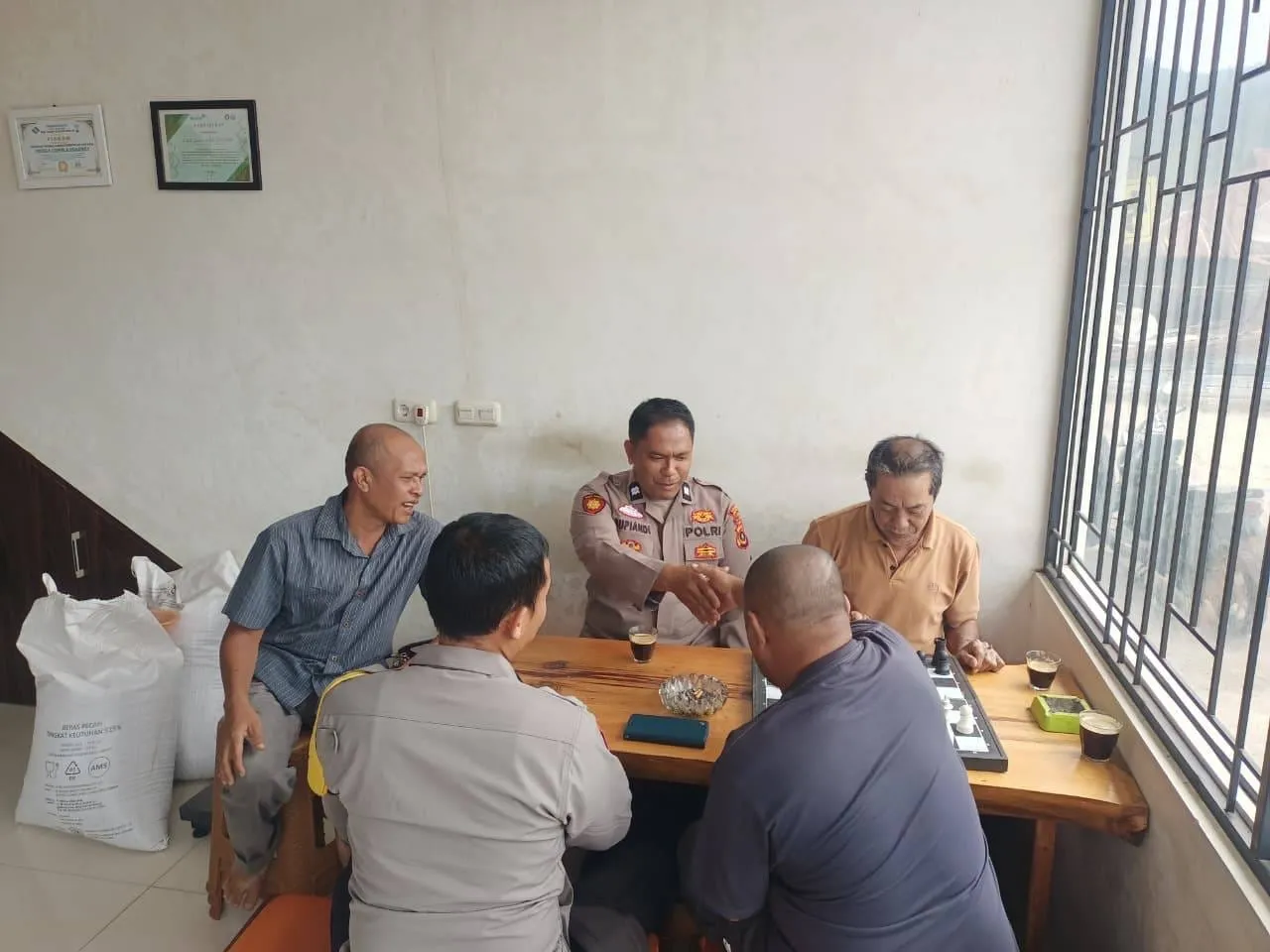Lewat Ngopi Pagi, Polres Aceh Tengah Wujudkan Polri Presisi yang Hangat Bersama Warga