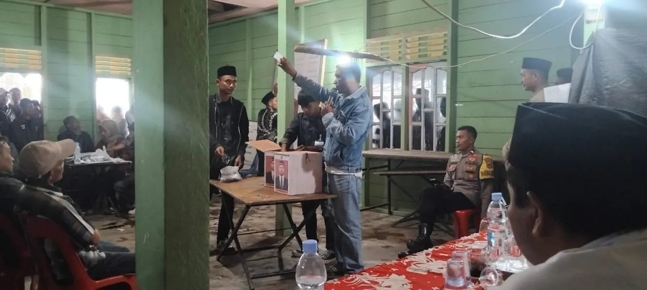 Polsek Jagong Jeget Amankan Jalannya Pemilihan Reje Kampung Berawang Dewal, Berlangsung Aman dan Tertib