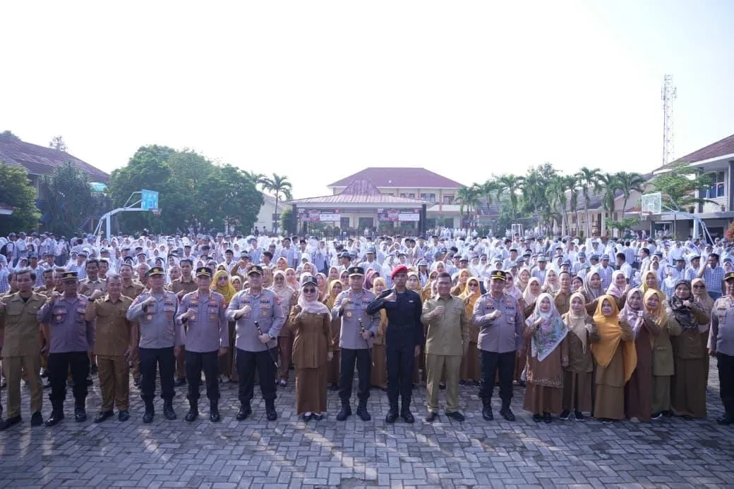 POLDA BANTEN GALAKKAN PROGRAM "POLISI PEDULI PENDIDIKAN" DENGAN MENJADI IRUP DI SEKOLAH-SEKOLAH