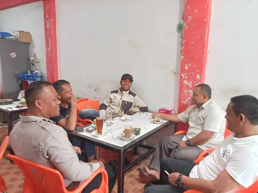 Bangun Kedekatan, Polsubsektor Rusip Antara Ajak Warga Ngopi Sambil Diskusi Kamtibmas