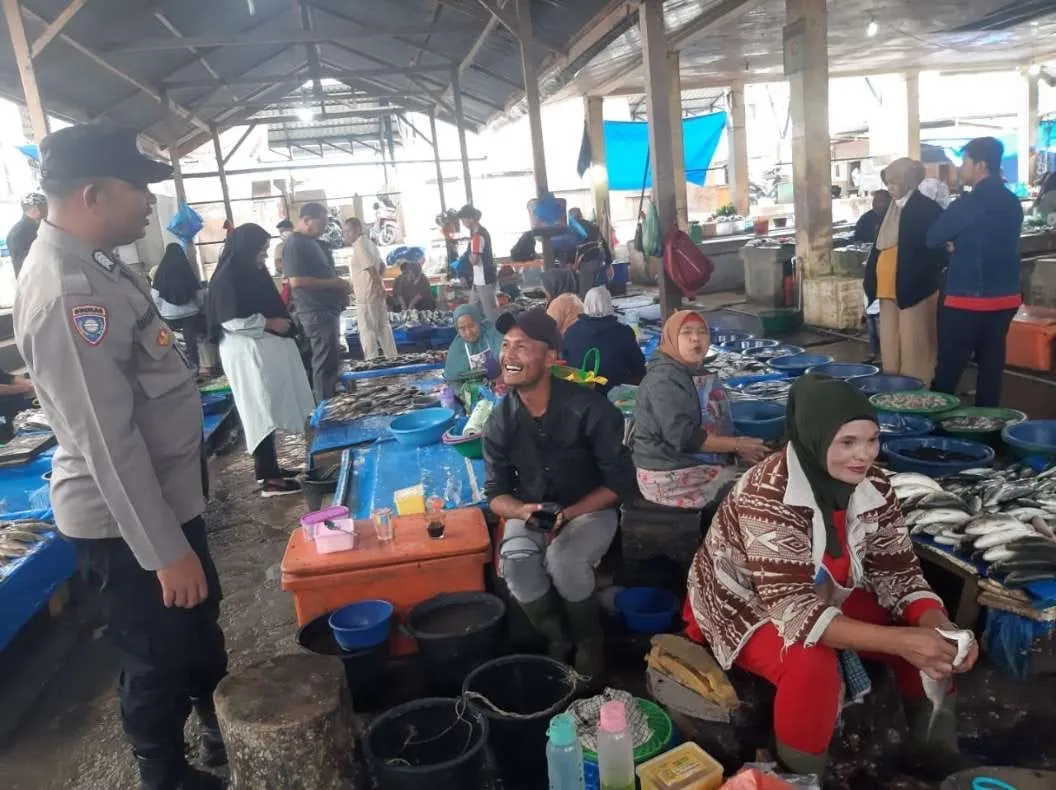 Polsek Bebesen Gencarkan Patroli Siang, Sasar Pasar Tradisional dan Titik Aktivitas Warga