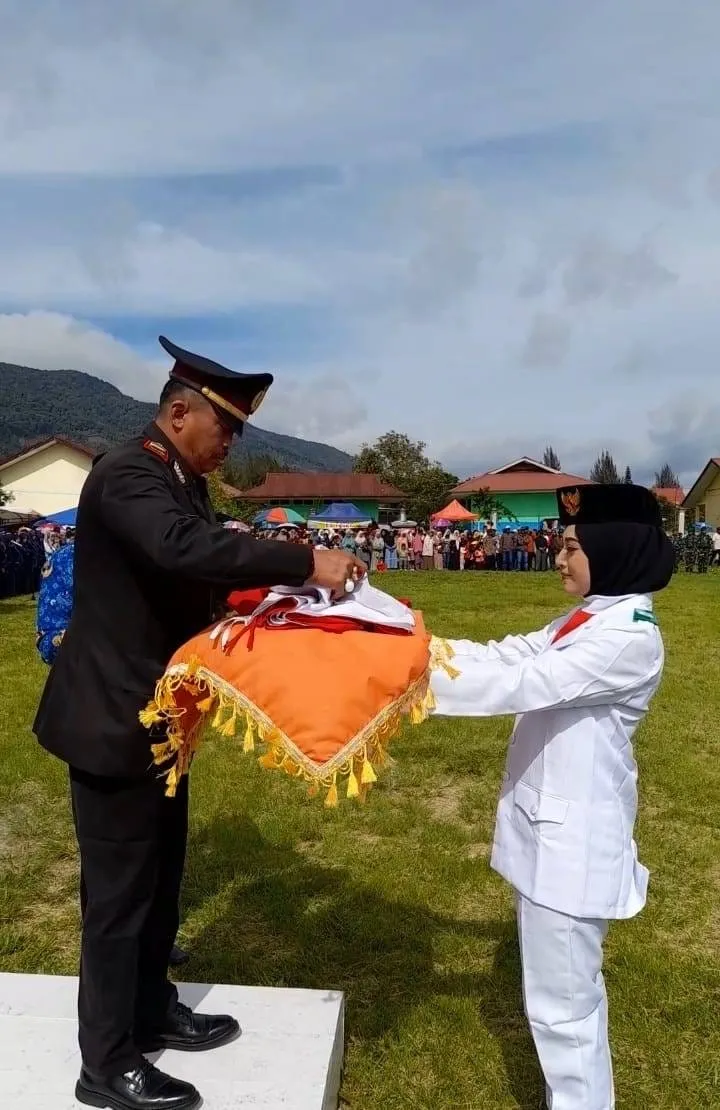 Kapolsek Jagong Jeget Pimpin Upacara HUT RI ke-80 di Lapangan Bola Kaki Gedum Malik