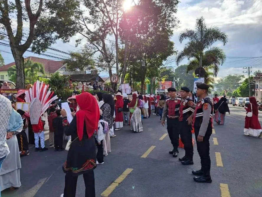 Sat Samapta Polres Aceh Tengah Amankan Pawai Budaya HUT RI ke-80, Wujudkan Rasa Aman dan Nyaman bagi Masyarakat