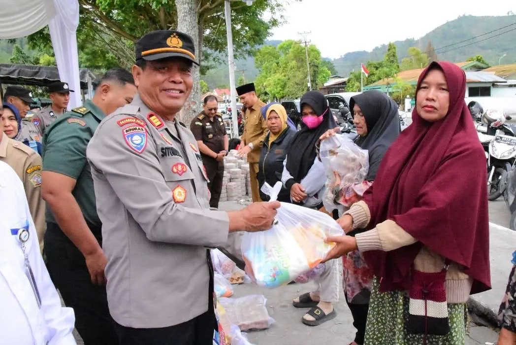 Kasat Binmas dan Forkopimda Hadiri Gerakan Pangan Murah, Ribuan Warga Nikmati Sembako Harga Terjangkau