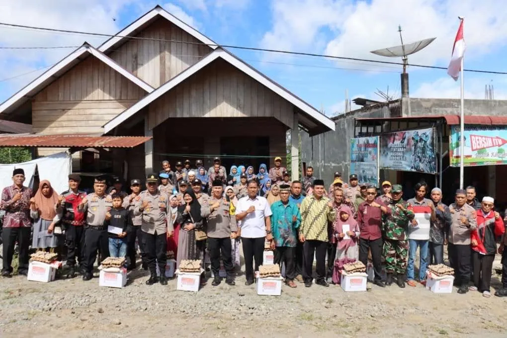 Jumat Curhat di Kute Panang, Polres Aceh Tengah Hadirkan Solusi dan Salurkan Bantuan Sembako